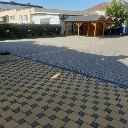 Garni S.o.g.* * * Trenčín