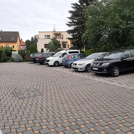 Garni S.o.g.* * * Trenčín