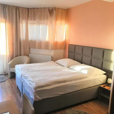 Garni S.o.g.* * * 3*